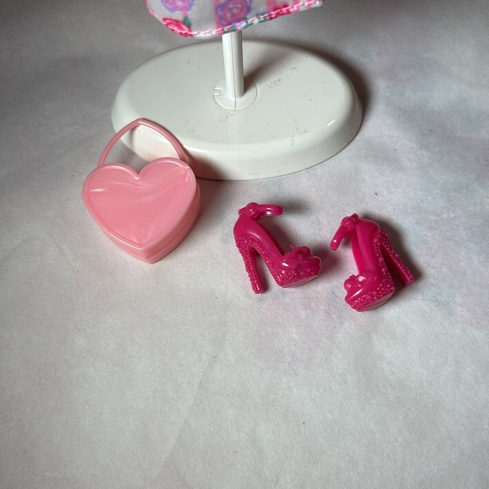 Barbie Doll Dress with Accessories - Picture 2 of 3